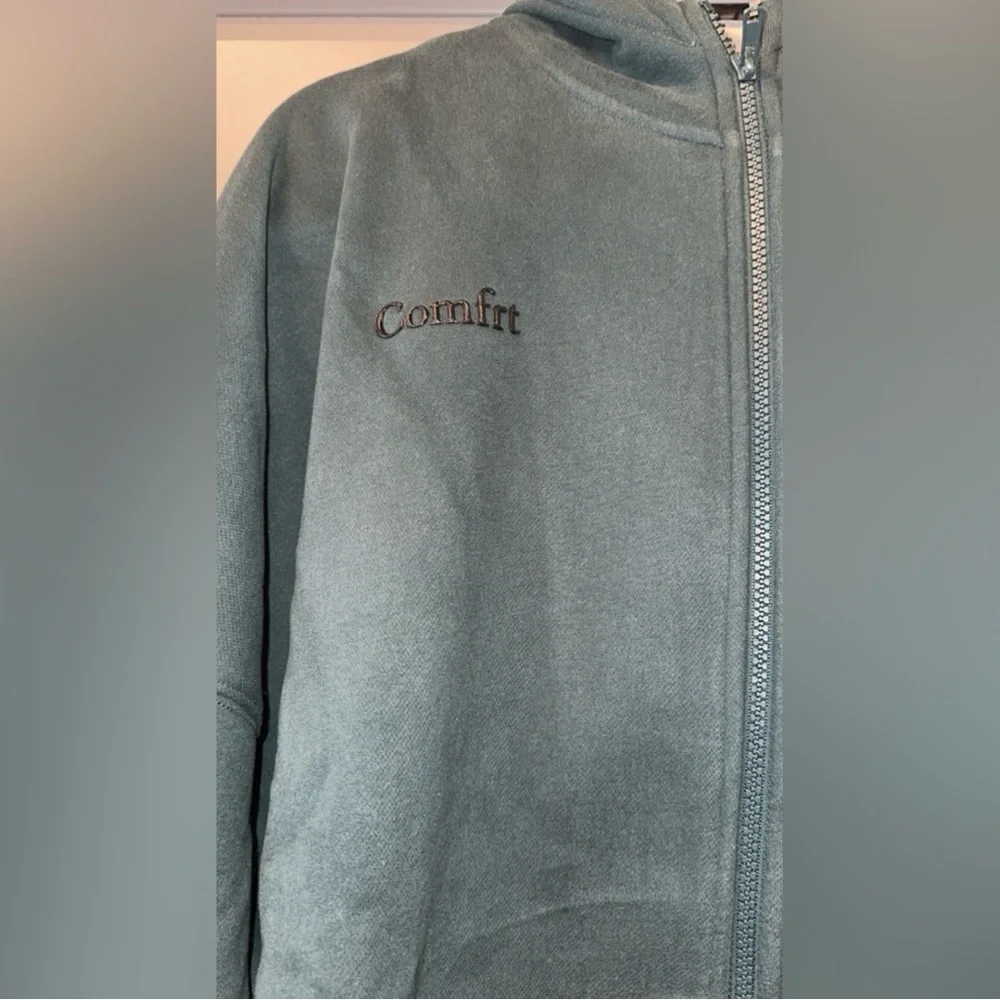 NWOT Comfrt Cloud Zip - Picture 3 of 4